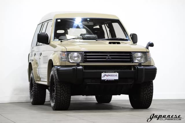 1995 Mitsubishi Pajero JDM car for sale — photo 3 of 25
