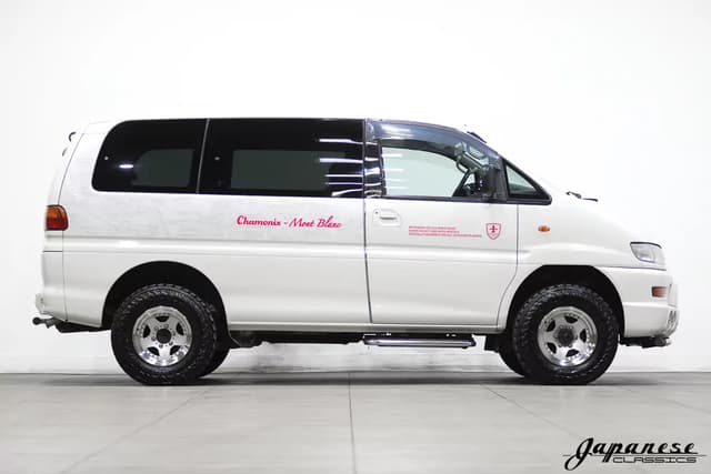 1998 Mitsubishi Delica JDM car for sale — photo 5 of 25