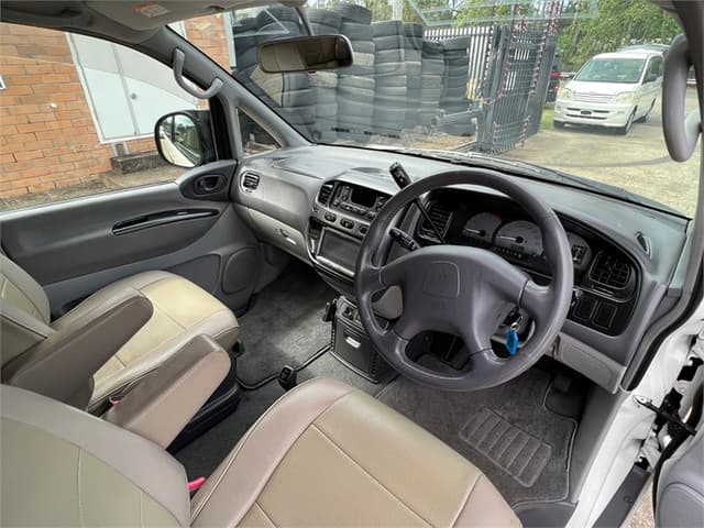2005 Mitsubishi Delica JDM car for sale — photo 11 of 15