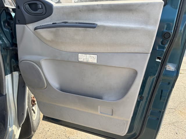 1996 Mitsubishi Delica JDM car for sale — photo 17 of 25