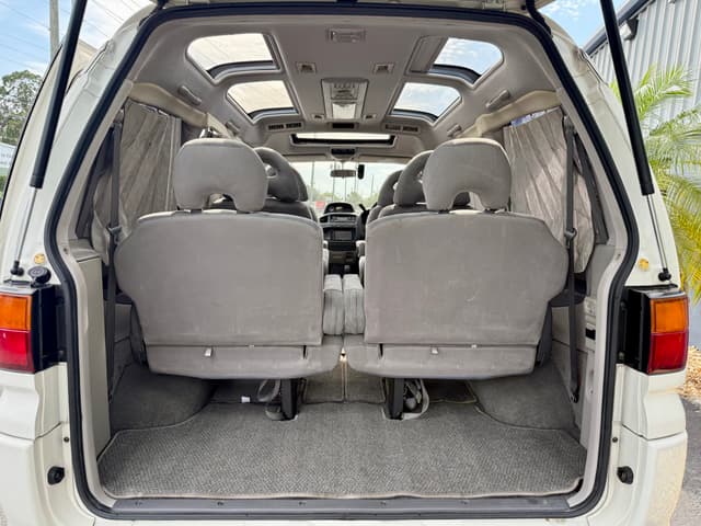 1995 Mitsubishi Delica JDM car for sale — photo 18 of 21