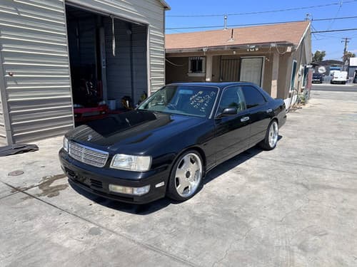 1997 Nissan Gloria JDM car for sale — photo 2 of 7