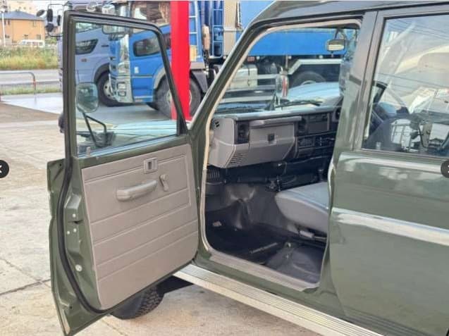 2001 Toyota Land Cruiser JDM car for sale — photo 13 of 17