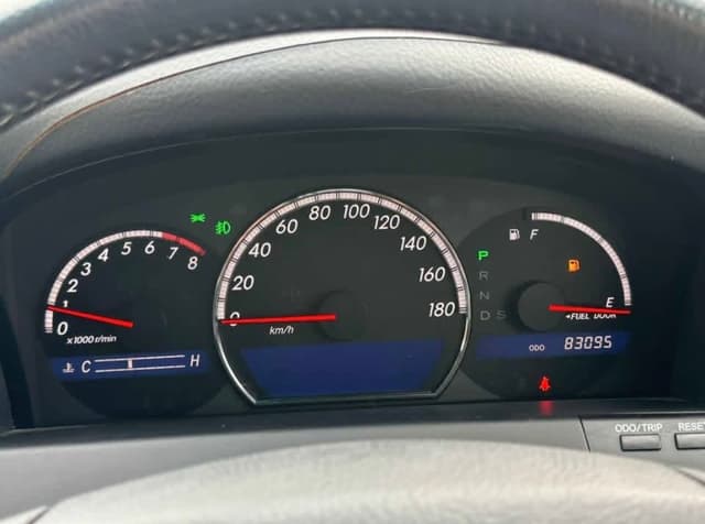 2005 Toyota Crown JDM car for sale — photo 9 of 12