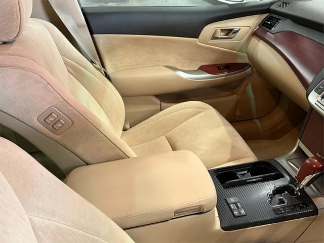 2010 Toyota Crown JDM car for sale — photo 13 of 21