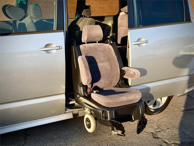 2003 Toyota Voxy JDM car for sale — photo 11 of 25