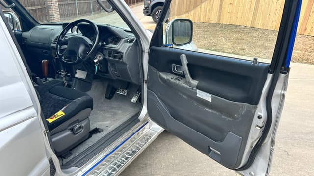 1998 Mitsubishi Pajero JDM car for sale — photo 14 of 25