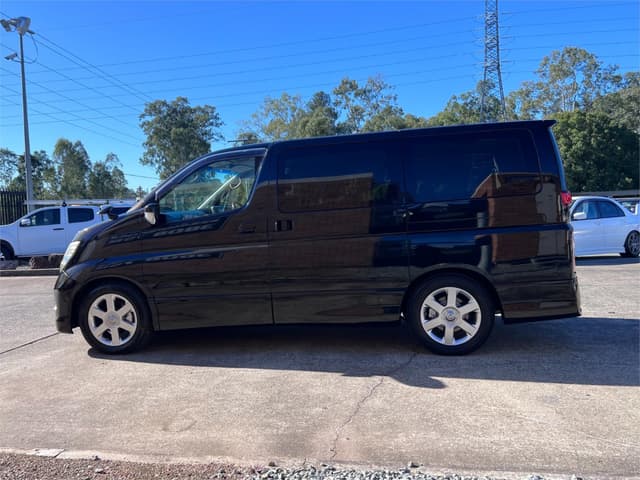 2007 Nissan Elgrand JDM car for sale — photo 9 of 16