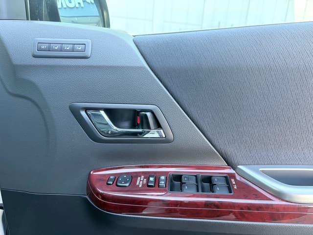 2010 Toyota Vellfire JDM car for sale — photo 12 of 21