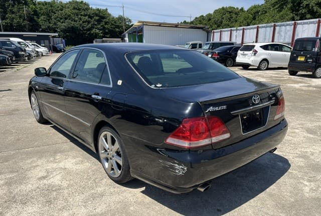 2004 Toyota Crown JDM car for sale — photo 2 of 25