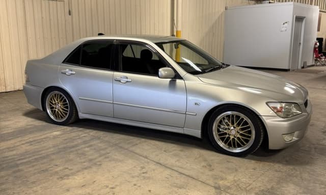 1998 Toyota Altezza JDM car for sale — photo 4 of 25