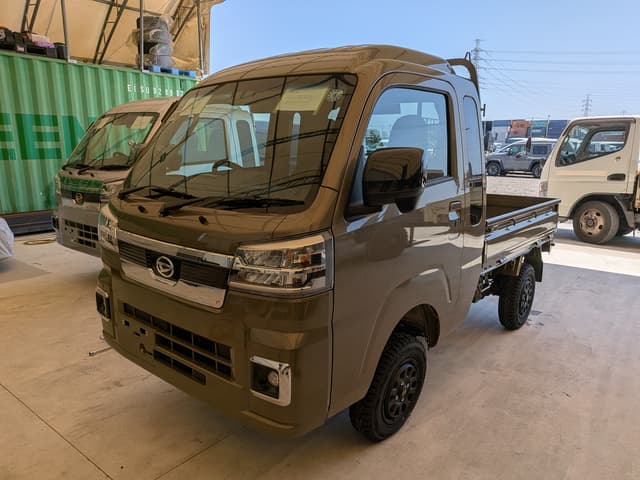 2026 Daihatsu Hijet JDM car for sale — photo 2 of 4