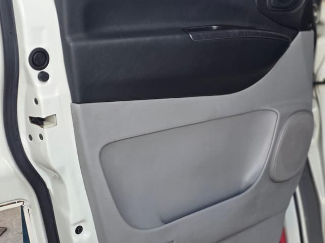 2000 Mitsubishi Delica JDM car for sale — photo 17 of 25