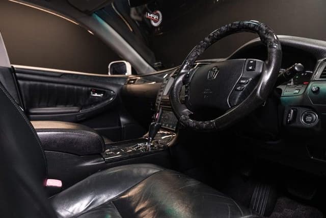2004 Toyota Crown JDM car for sale — photo 18 of 20