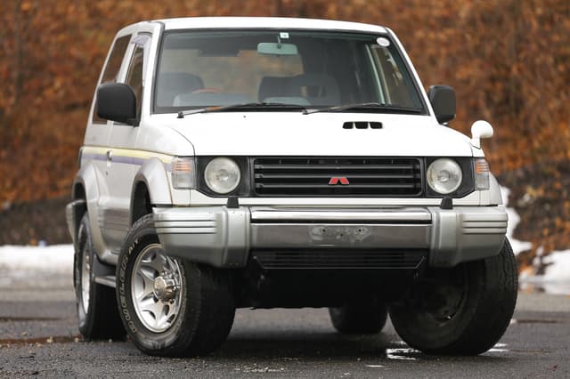 1996 Mitsubishi Pajero JDM car for sale — photo 13 of 25
