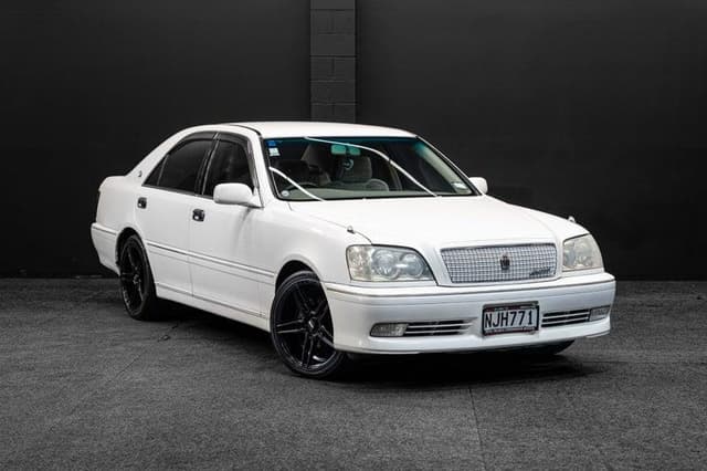 2000 Toyota Crown JDM car for sale — photo 12 of 18