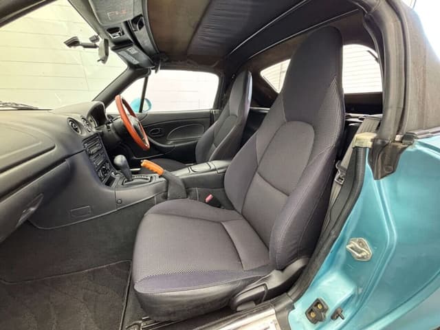 2000 Mazda Roadster (Eunos Roadster / MX-5) JDM car for sale — photo 16 of 25