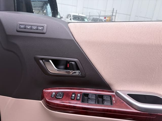 2010 Toyota Alphard JDM car for sale — photo 13 of 18