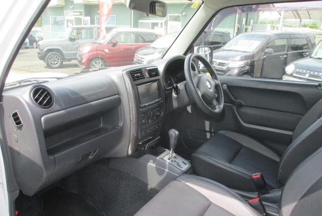 2010 Suzuki Jimny JDM car for sale — photo 11 of 25