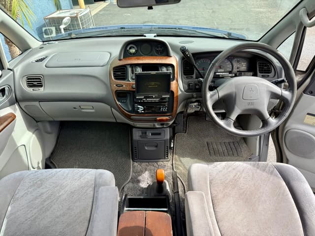2000 Mitsubishi Delica JDM car for sale — photo 13 of 23