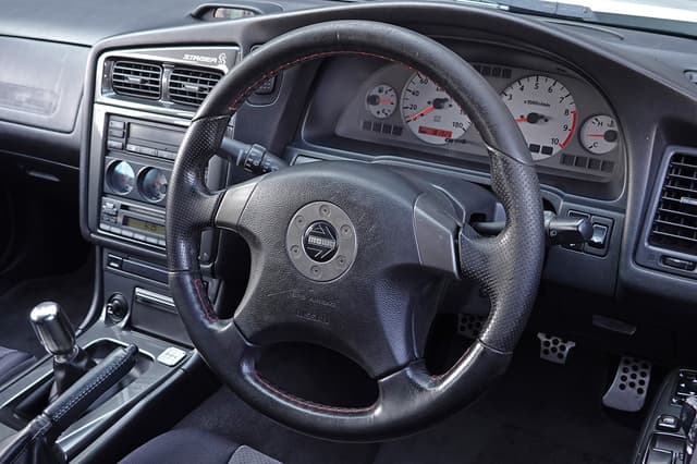 2000 Nissan Stagea JDM car for sale — photo 22 of 25