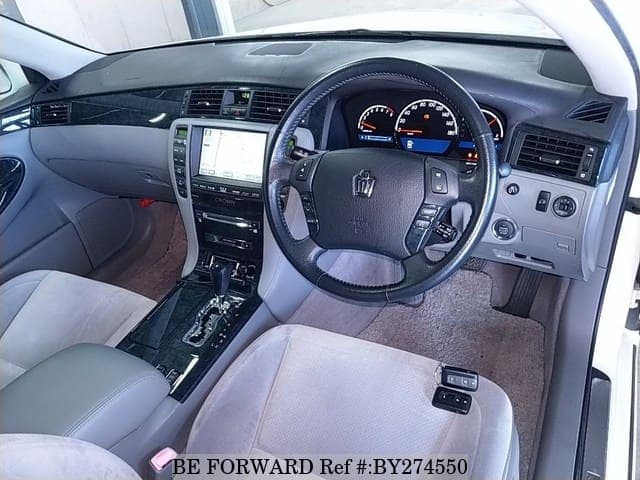 2004 Toyota Crown JDM car for sale — photo 3 of 6