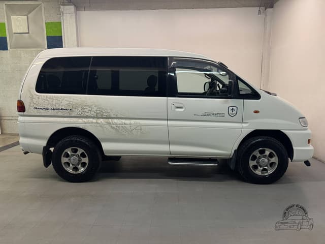 2000 Mitsubishi Delica JDM car for sale — photo 22 of 25