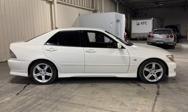 1999 Toyota Altezza JDM car for sale — photo 5 of 25