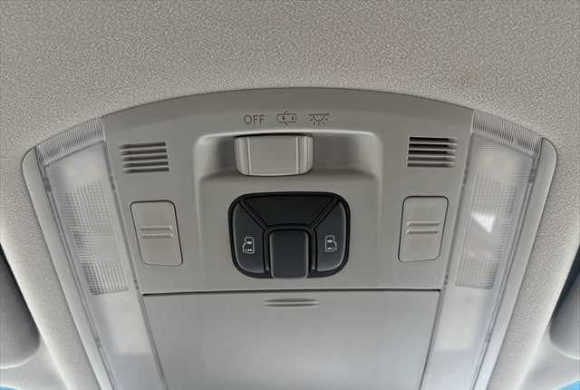 2008 Toyota Vellfire JDM car for sale — photo 15 of 25