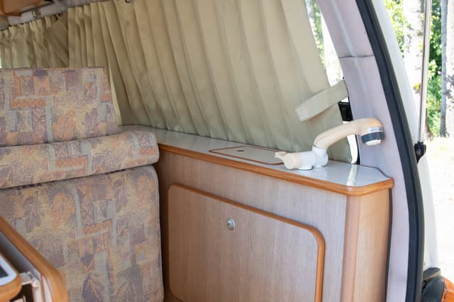 1999 Toyota Grand Hiace JDM car for sale — photo 13 of 15