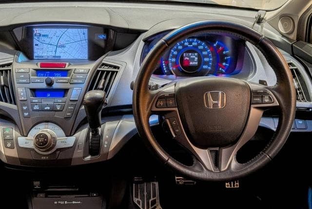 2011 Honda Odyssey JDM car for sale — photo 20 of 25