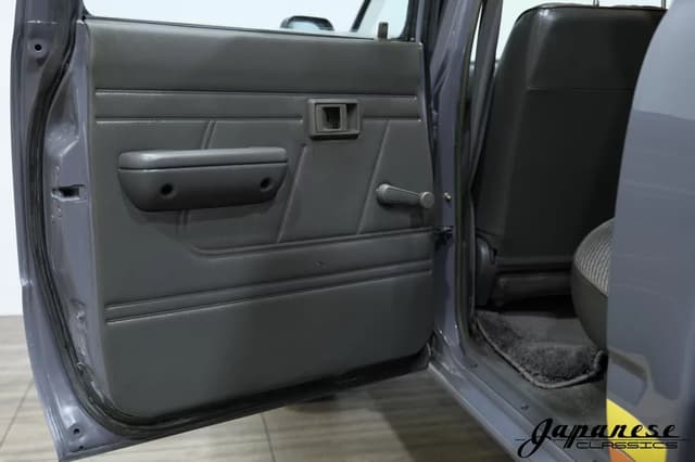 1991 Toyota Hilux JDM car for sale — photo 20 of 25