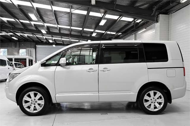 2008 Mitsubishi Delica JDM car for sale — photo 7 of 10