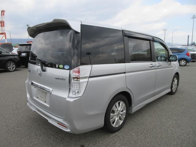 2012 Honda Stepwagon JDM car for sale — photo 4 of 25
