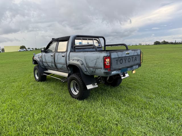 1993 Toyota Hilux JDM car for sale — photo 4 of 25
