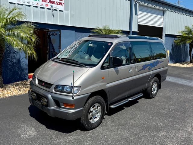 1998 Mitsubishi Delica JDM car for sale — photo 12 of 23