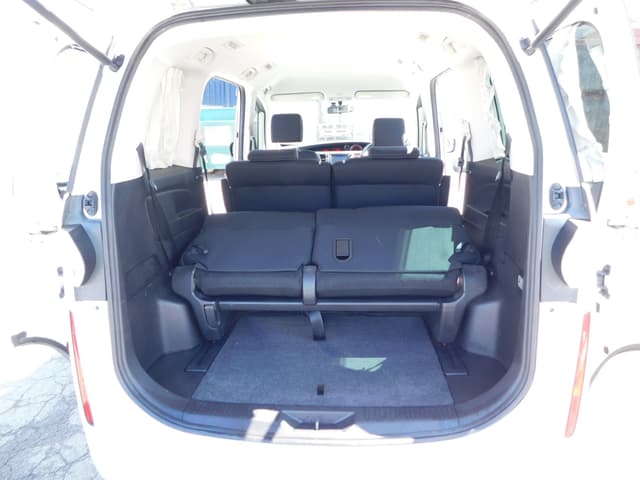2010 Mazda Biante JDM car for sale — photo 6 of 8