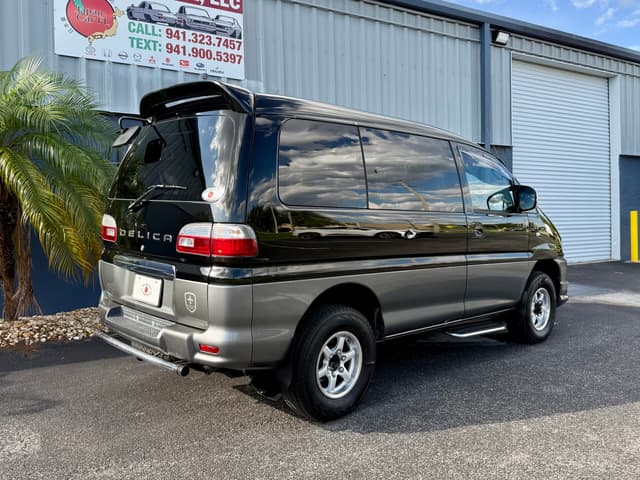 2000 Mitsubishi Delica JDM car for sale — photo 8 of 19