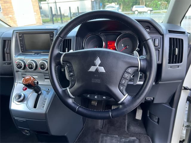 2007 Mitsubishi Delica JDM car for sale — photo 12 of 17
