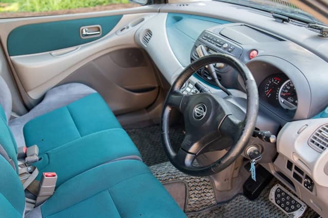 1999 Nissan Tino JDM car for sale — photo 12 of 23