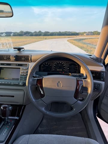 2001 Toyota Crown JDM car for sale — photo 7 of 10