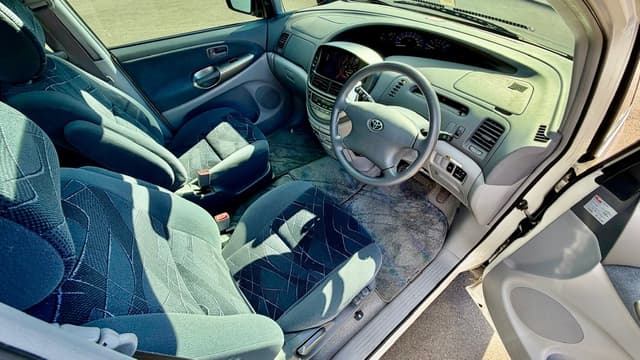 2000 Toyota Estima JDM car for sale — photo 13 of 19