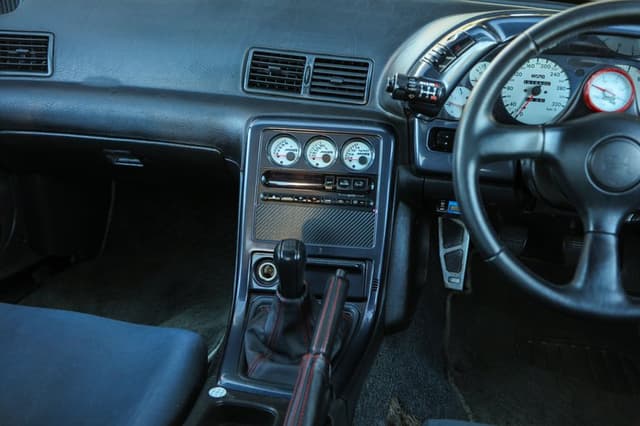 1992 Nissan Skyline JDM car for sale — photo 9 of 25