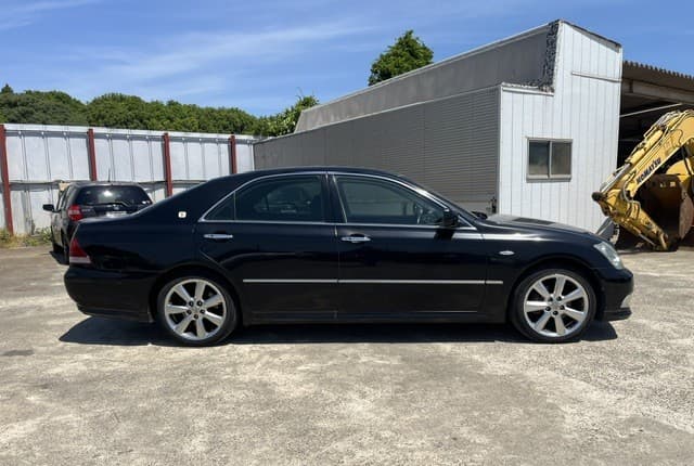 2004 Toyota Crown JDM car for sale — photo 5 of 25
