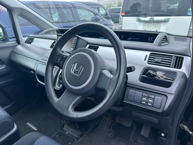 2009 Honda Stepwagon JDM car for sale — photo 3 of 7