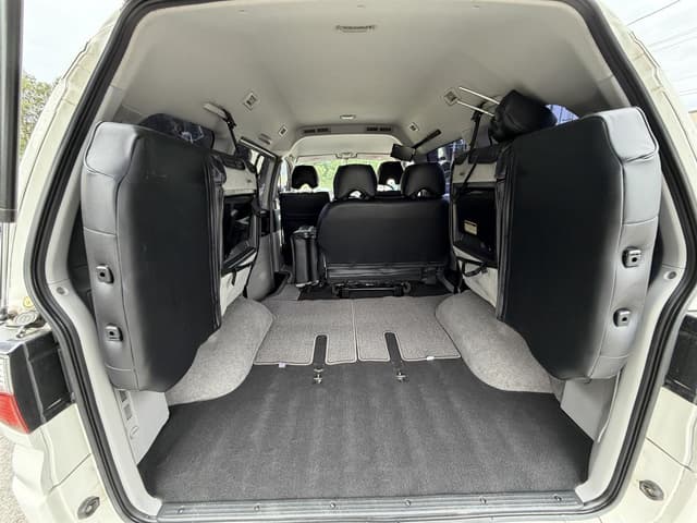 2004 Mitsubishi Delica JDM car for sale — photo 13 of 17