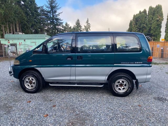 1994 Mitsubishi Delica JDM car for sale — photo 7 of 9