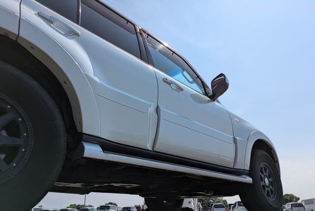2011 Mitsubishi Pajero JDM car for sale — photo 21 of 25
