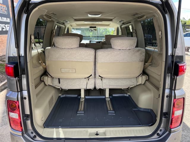 2008 Nissan Elgrand JDM car for sale — photo 15 of 16