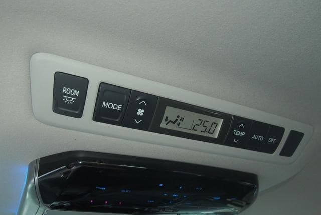 2011 Toyota Vellfire JDM car for sale — photo 22 of 25